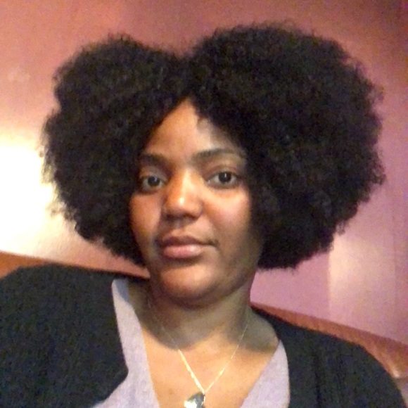 Meet your Posher, Fabiola - Picture 1 of 1